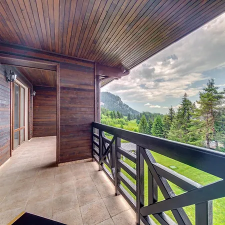 Oak Paradise Apartment